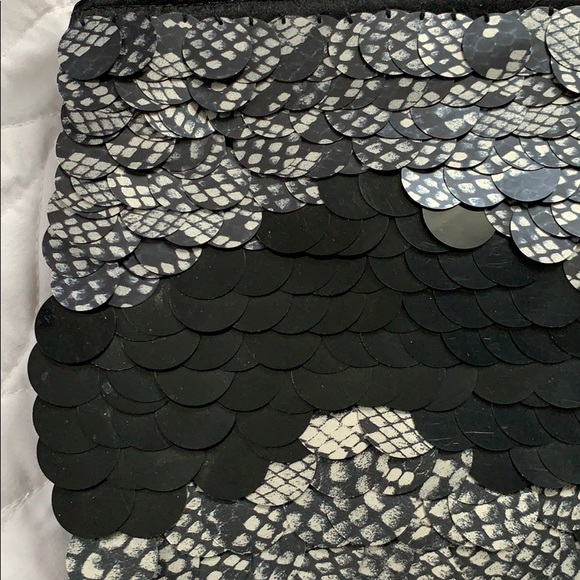 NWT BCBG Maxazria Sequined Large Clutch Bag - Picture 3 of 8